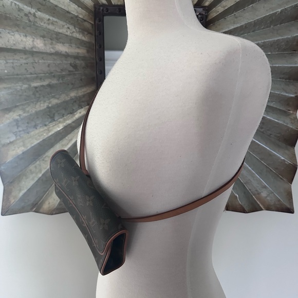 Louis Vuitton Florentine Pochette Beltbag Crossbody Handbag Cert Authenticity - Picture 3 of 16